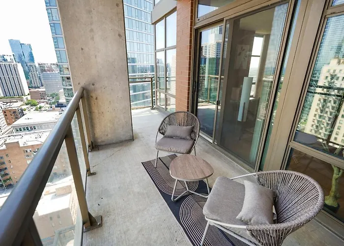 2br Skyline Views - 5 Min Walk To Grant Park *